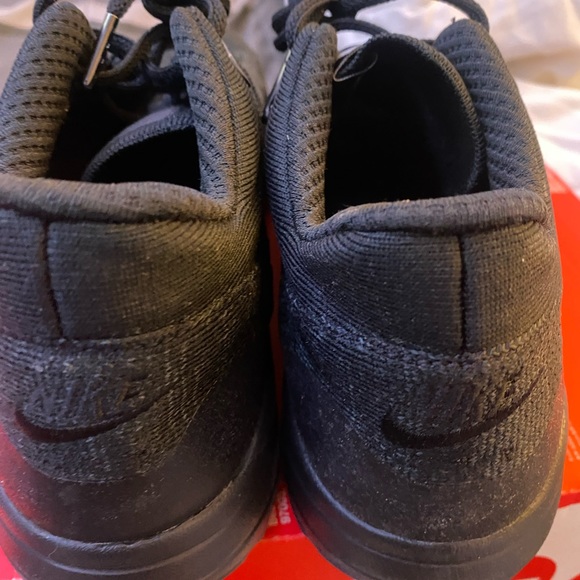 Nike air max new!! Triple black. Size 10 men - Picture 3 of 8